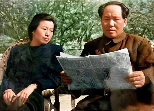 1967年老帅们大闹怀仁堂，拒绝向毛主席检讨，周总理：不能逞匹夫之勇