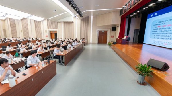 兴化农商银行举办残缺污损人民币兑换暨反假货币培训